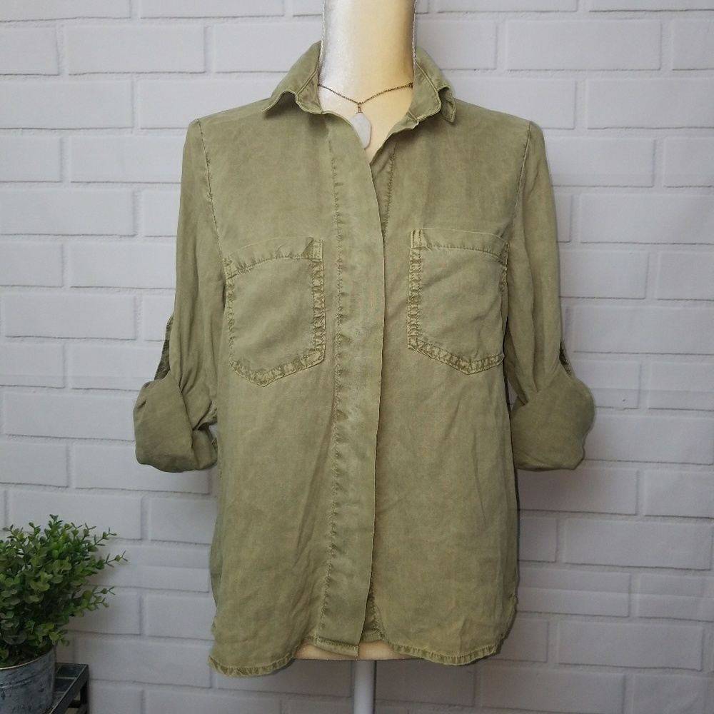 Bella Dahl Hi Low Split Back Size S Button Up Top - image 3